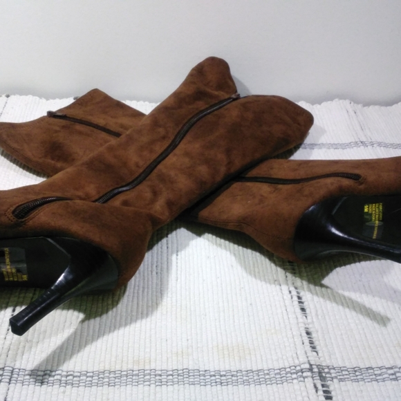 Woman's Boots - Picture 3 of 3